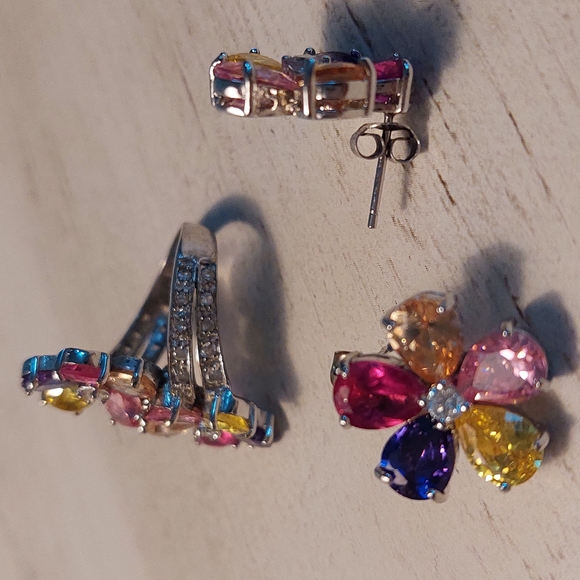 Multicolor Floral Gemstone Set Earrings and ring - Picture 9 of 10